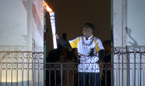 pelé pira olímpica pelé pira olímpica