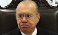 Sarney está de regime, mas não quis arriscar