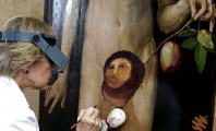 A idosa restaurava duas obras ao mesmo tempo e literalmente "trocou as bolas".