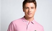 Aparício tem um olhar romântico e cinco camisas Lacoste para a Oktober