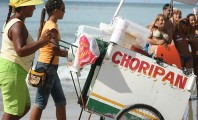 Em um retrato fiel da crise do setor, turistas ignoram o carrinho de choripan