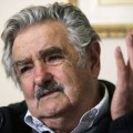 Em homenagem ao cantor falecido, o presidente do Uruguai, José Mujica, acendeu um baseado