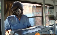 "Ti mete com o Tom Cruise agora, ôôô ixtepô", brincou o cobrador Reginaldo, que costuma fazer a linha Volta ao Morro Pantanal Norte