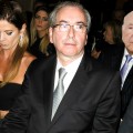 Eduardo Cunha entre a mulher, Claudia Cruz, e o adevogado Luiz Pareto